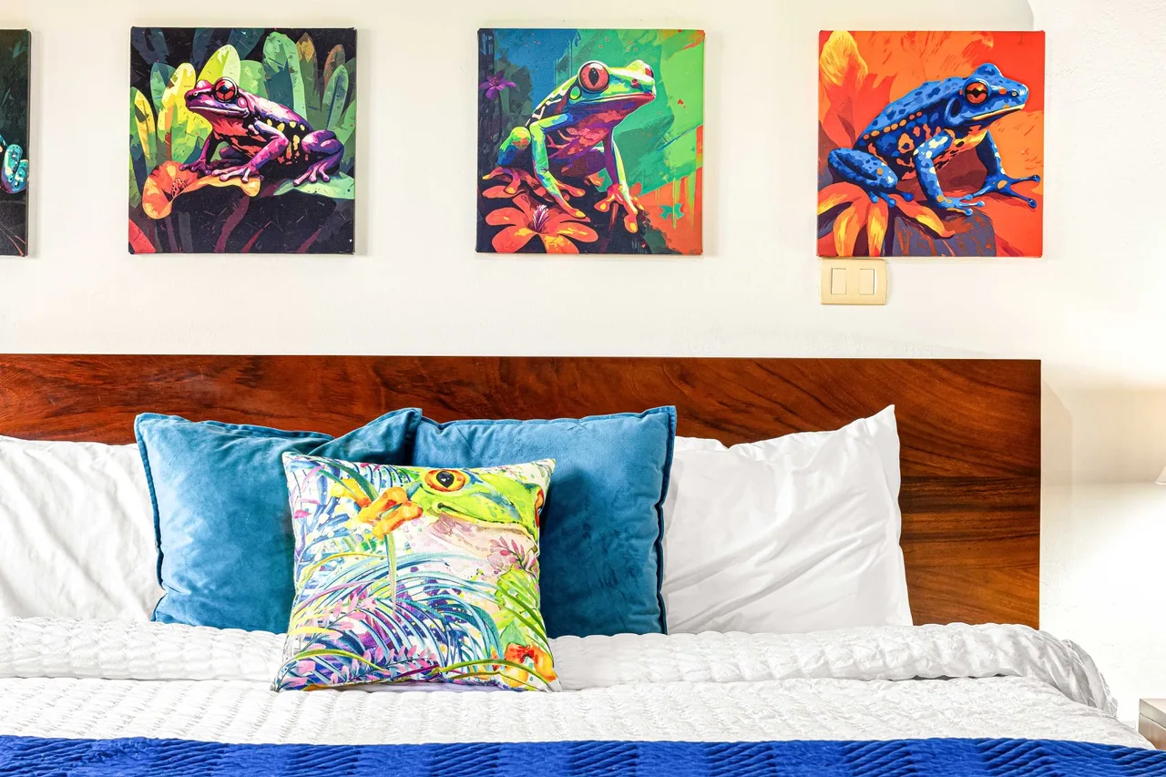 3rd level frog bedroom (2)