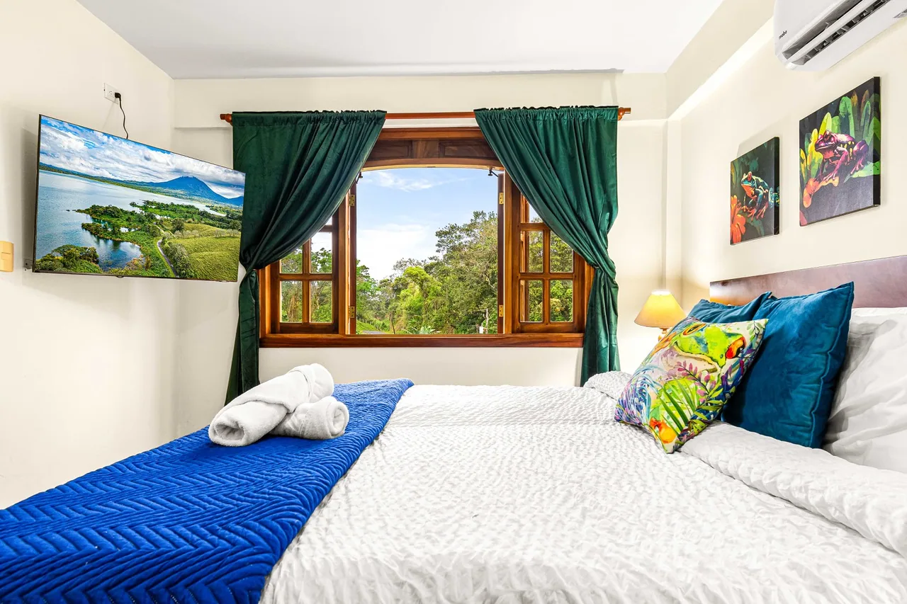 3rd level frog bedroom (9)