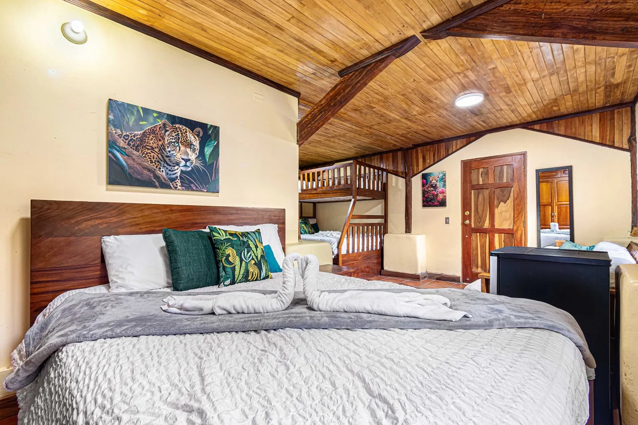 1st level Jaguar bedroom (3)